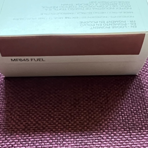 ZARA Metallic pigment Eye Shadow in a beautiful peach shimmer shade❣️ - Picture 7 of 10